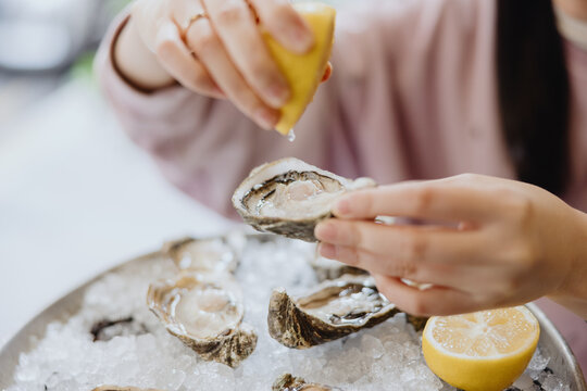 Fresh oysters with lemon on ice