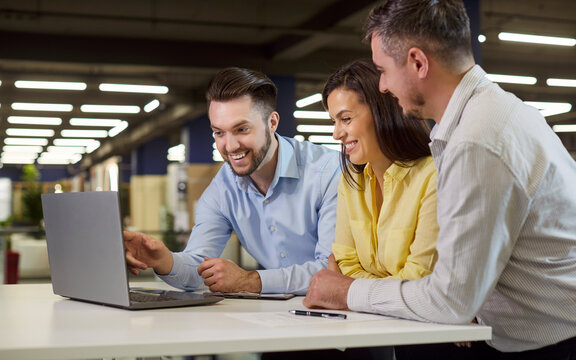 Salesman shows samples on laptop to clients in showroom. In a meeting, he gives concise presentation and demo, outlining offer and sale terms. Sales presentation and offer for home renovation.