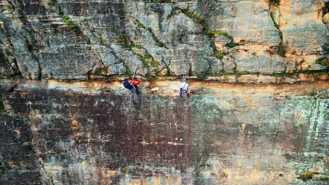Drone Footage of Rock Climbers Abseiling in the Blue Mountains &mdash; Dramatic Sandstone Cliffs, Adventure Athletes Descending Ropes, and Iconic Australian Wilderness Scenery