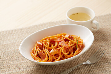 日本発祥のパスタ料理、シンプルなナポリタン