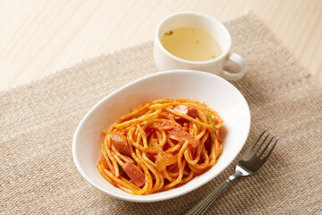 日本発祥のパスタ料理、シンプルなナポリタン