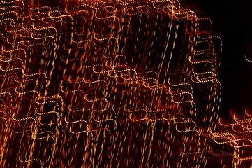 オレンジや黄色の動きのある細い点線長時間露光の背景