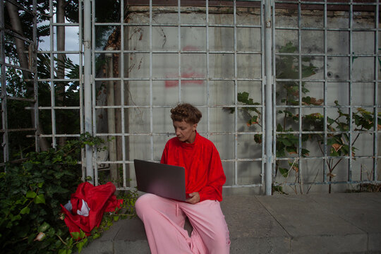A woman with a laptop in the city 