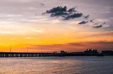 Obraz premium Coastal Sunset With Vibrant Purple And Orange Sky Over Ocean