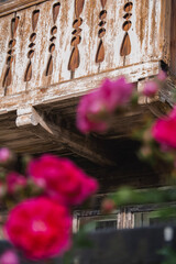 Obraz premium Vorohta Carpathian Mountains Landscape with Historic Viaduct and Traditional Wooden Architecture