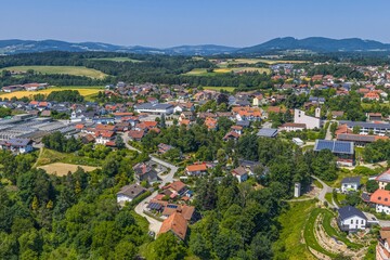 Fototapeta premium Der Naturpark Bayerischer Wald rund um den Luftkurort Mitterfels aus der Vogelperspektive