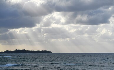 Obraz premium 沖縄の海と天使のはしご