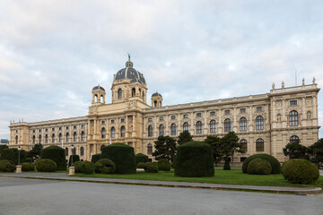 Obraz premium The&nbsp;1889 neo-classical Natural History Museum (Naturhistorisches Museum Wien) facade at Maria-Theresien-Platz, Vienna, Austria