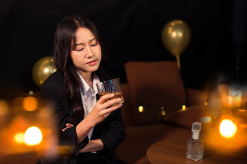 Closeup business woman holding a glass of whiskey