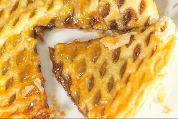 a lattice toffee pie 