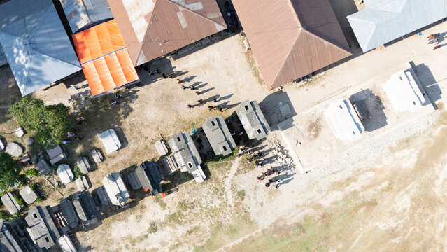 Ahead of the funeral of the King of Pau, the arriving family expressed their condolences, walking among the megalithic grave stones 