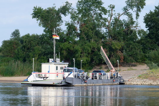 Elbf&auml;hre in Arneburg