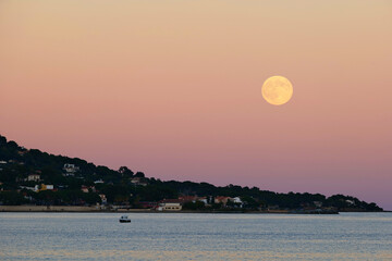 Pleine lune en M&eacute;diterran&eacute;e