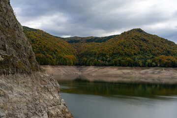 Lake Vidraru in autumn