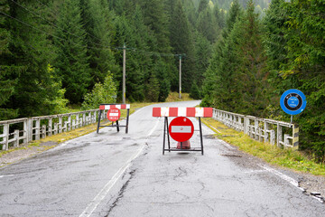 road closed sign