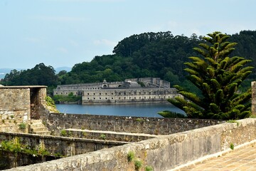 Le Ch&acirc;teau de La Palma sur l&rsquo;estuaire du Ferrol en Galice vu depuis le Ch&acirc;teau Saint Philippe 