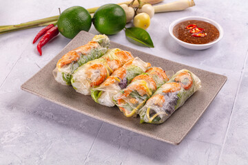 Vietnamese spring roll with prawn