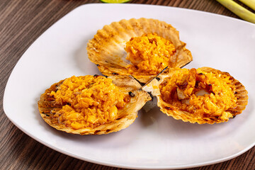 Luxury baked scallops with cheese