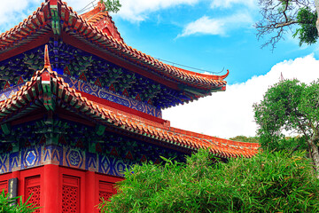 Fototapeta premium A traditional Chinese building with red walls, carved doors, and a curved roof.