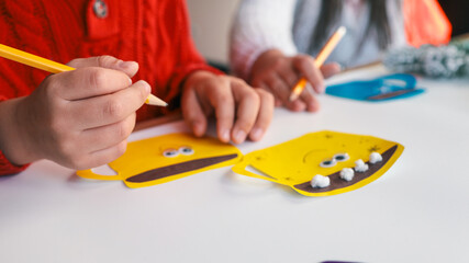 Idea for Christmas creativity with children.