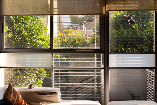 Fototapeta Morning light through a window in Mexico City.