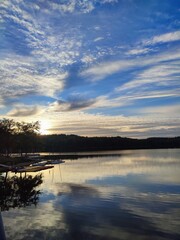 Obraz premium sunset over the lake