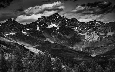 Gebirgskette in den Alpen
