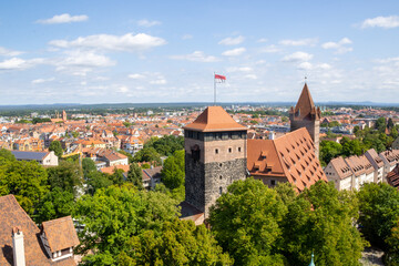 Obraz premium Panoramic view of Kaiserburg Nürnberg Castle from Sinwell Tower, Nuremberg, Germany, showcasing medieval architecture, royal palace, and historic gardens.