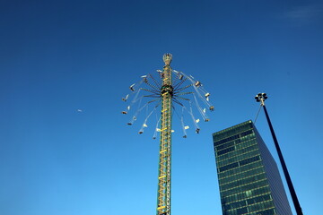 Kettenkarussell auf dem Messeplatz in Basel © christiane65