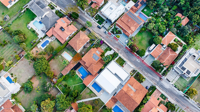 Bras&iacute;lia, Brazil, 2023. Aerial view of  the high-income houses of Court (Quadra) 14 of the Housing Sector of North Lake (SHLN QL - 14)