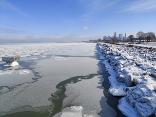  winter lake Erie frozen Cleveland 