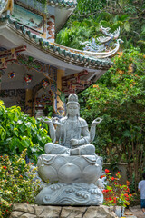 Obraz premium Linh Ung Pagoda and cave in Marble Mountains, Danang, Vietnam.