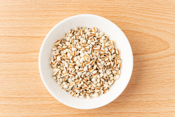 お皿に入ったはと麦