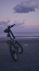 夕暮れと自転車