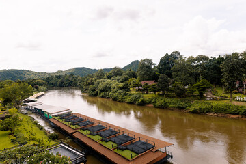 vue sur la campagne &agrave; Kanchanaburi en Tha&iuml;lande