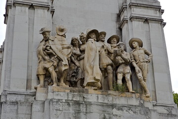 Sculptural group in the Cervantes monument dedicated to Rinconete and Cortadillo in Madrid