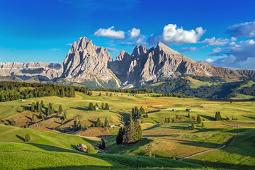 Dolomites relax on the mountains, wolking