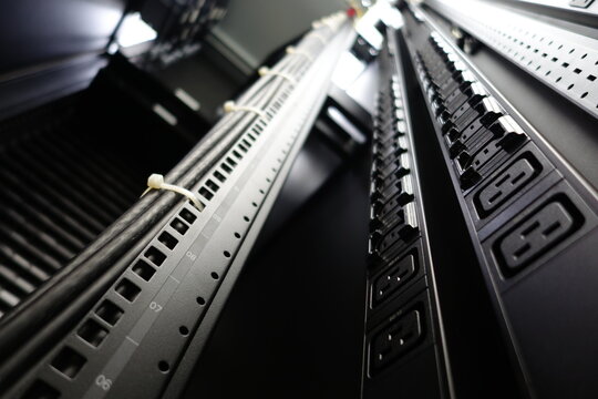 Data Center Power Distribution System