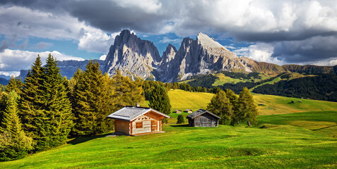 Dolomites relax on the mountains, wolking