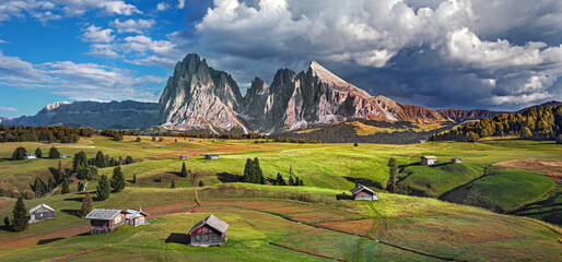 Dolomites relax on the mountains, wolking