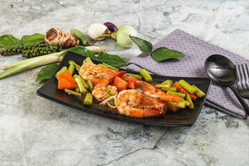 Prawn with asparagus and spices