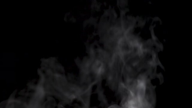 沸騰した水から立ち昇る湯気のスローモーション　黒背景の合成素材　02
