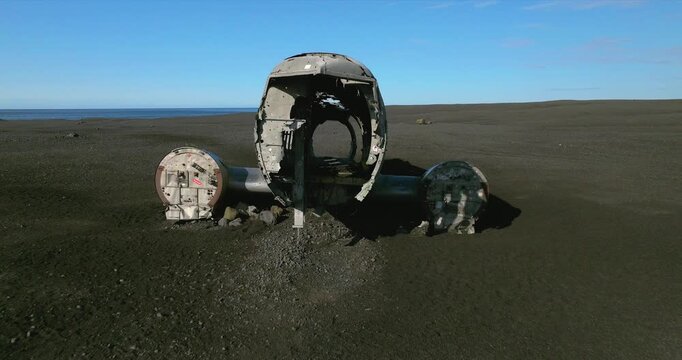 Epic Drone Journey Over Iceland&rsquo;s Legendary DC-3 Plane Wreck on S&oacute;lheimasandur Beach &ndash; A Cinematic Exploration of the Mysterious Black Sands and the Forgotten Relic of Aviation History.