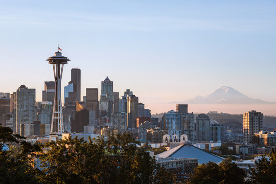 Skyline at dawn with Mt Rainier, Seattle, USA