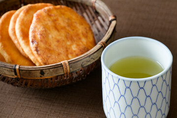 煎餅と日本茶
