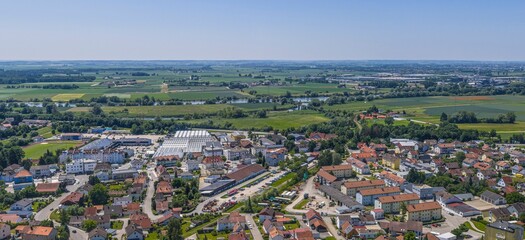 Fototapeta premium Die Stadt Bogen an der Donau in der niederbayerischen Region Donau-Wald im Luftbild