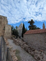Obraz premium Charming Narrow Alley and Historic Architecture in the Old Town of Antalya (Kaleiçi)