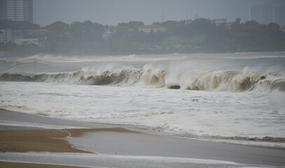 waves breaking on Nha Trang beach before the Kalmaegi storm