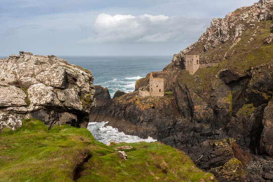 On the wild Tin Coast, the famed Crowns engine houses cling to the foot of the cliffs. Part of the Cornish Mining World Heritage Site and Poldark filming location: Botallack Mine, Cornwall, UK