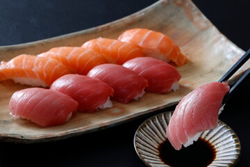 マグロとサーモンの寿司